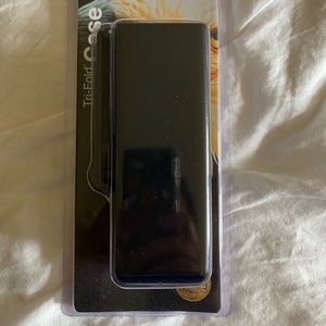 Tri fold case